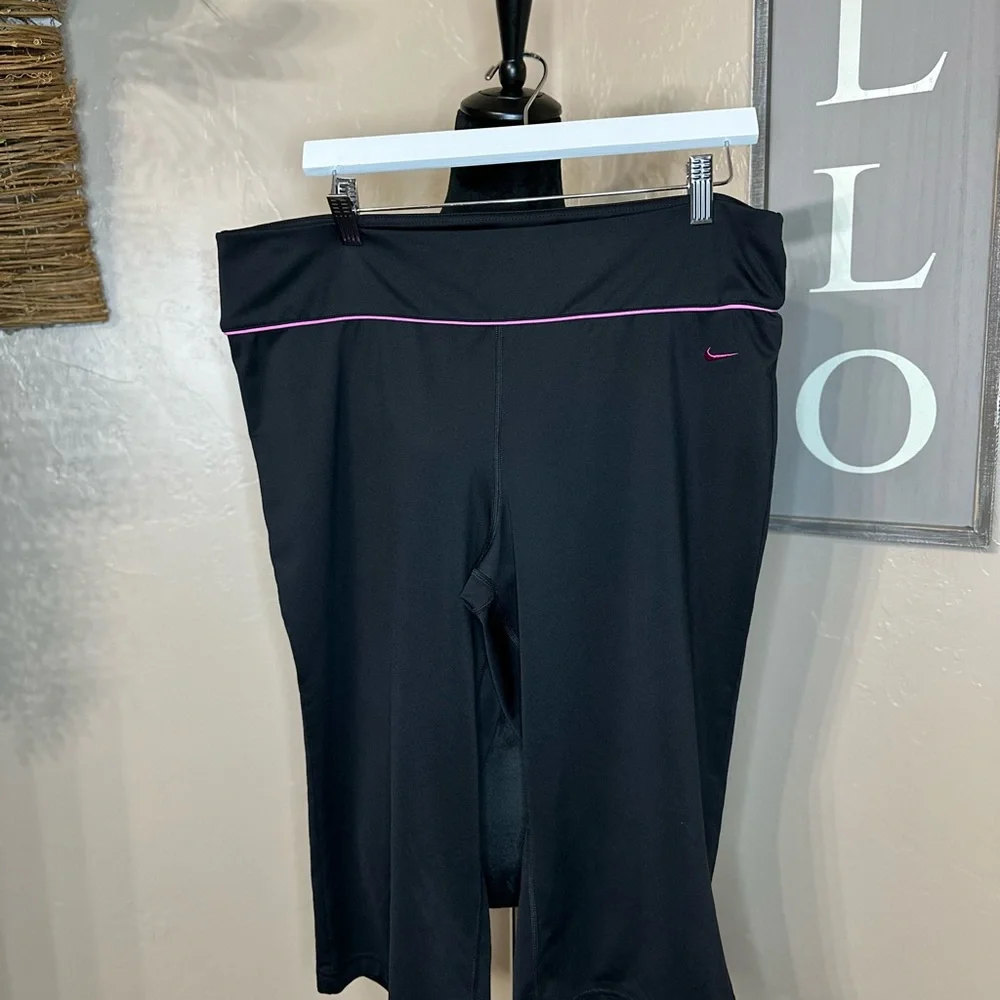 XL Nike Fit Dry Yoga Capris